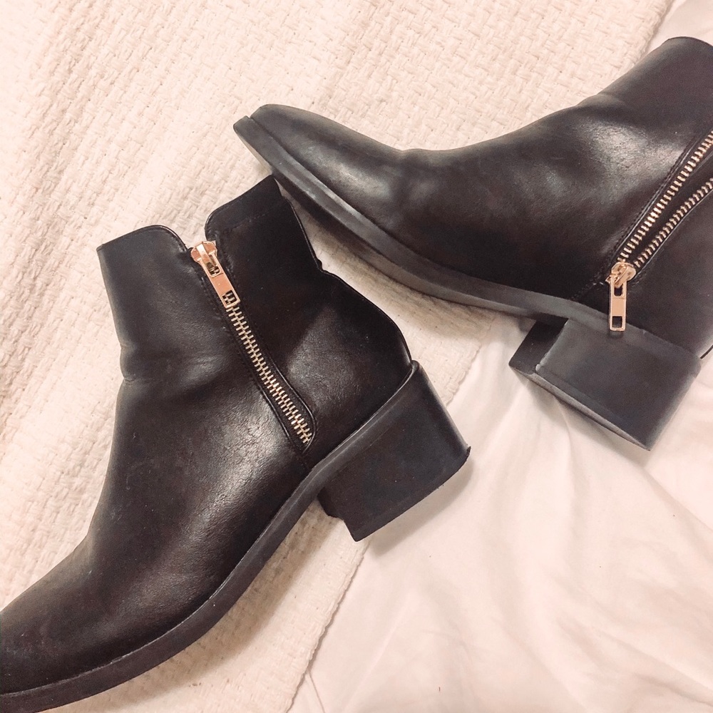Forever 21 black booties